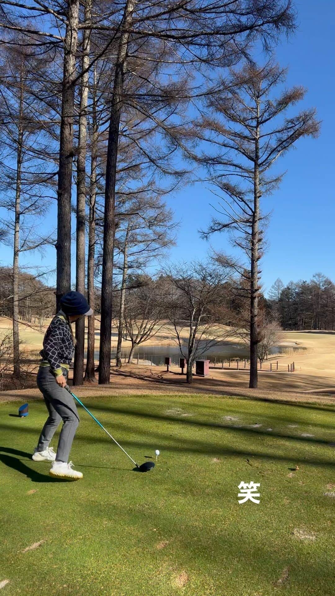 小林咲里奈のインスタグラム：「#ショートカット🏌️‍♀️ #golf  #shortcut #リスクしか無い池越え🤭 #試合でしない事」