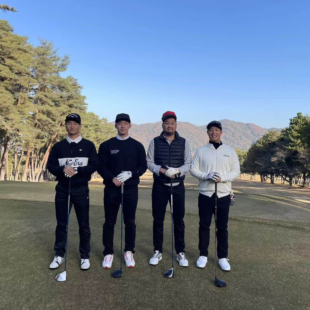 中崎翔太のインスタグラム：「選手会納会ゴルフ⛳🏌️  今年も沢山のご声援ありがとうございました。 来年こそはチームの力になれるように頑張ります❗ ご声援よろしくお願いします❗」