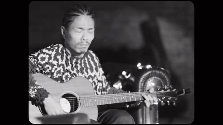 のインスタグラム：「3人だけで奏でる"Acoustic session"  YouTube にて3曲公開となりました🎄  🎁 3 🎁「雪どけ」 🔗https://youtu.be/9e1Gp5mb7yQ  #AwesomeCityClub  #オーサム」