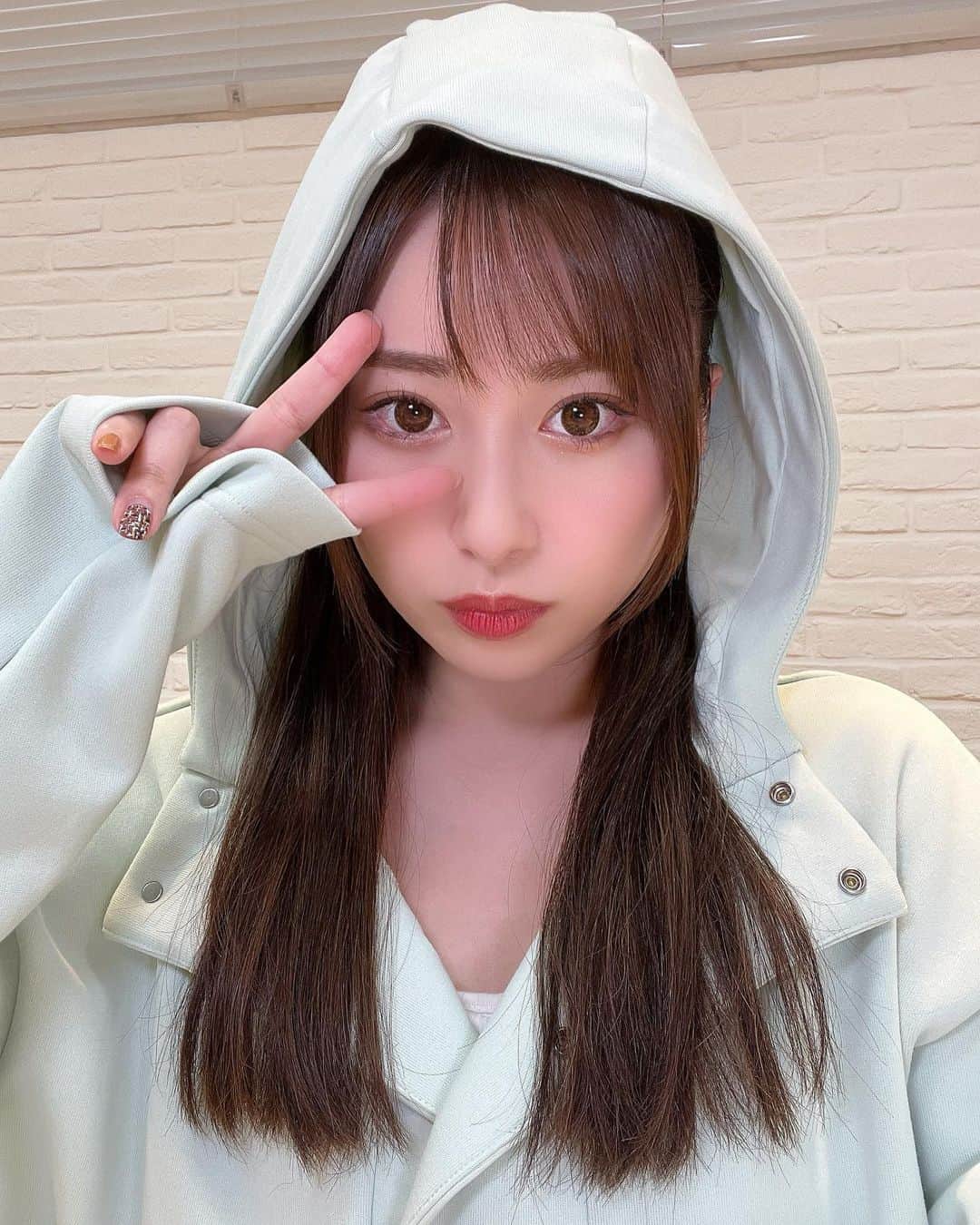 のインスタグラム：「📞  昨日はオンラインサイン会 ありがとうございました✨  スタッフさんが モニターを用意してくださったので 日本戦を見ながら みんなとわーわー言いつつ 楽しく過ごせました🥰  全身adidasで行ったので これでもかと見せつけていました😏笑  来月は今年ラストの開催です❣️  12/26(月) 19時〜の予定ですので よろしくお願いします☺️」