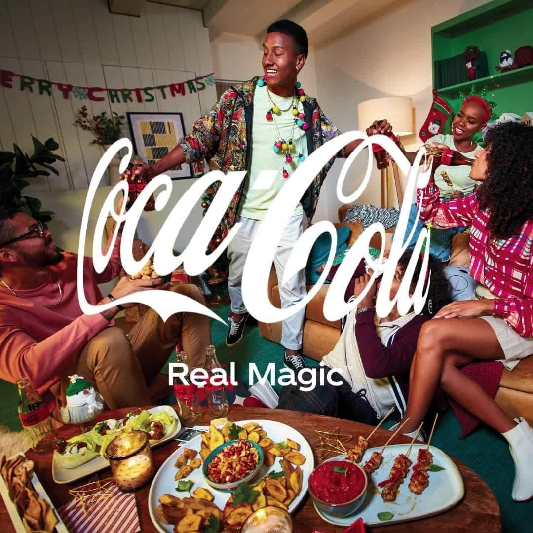 Coca-Colaのインスタグラム：「Despite the meal coming together last minute, forever memories were made. #RealHolidayMagic 🌟」