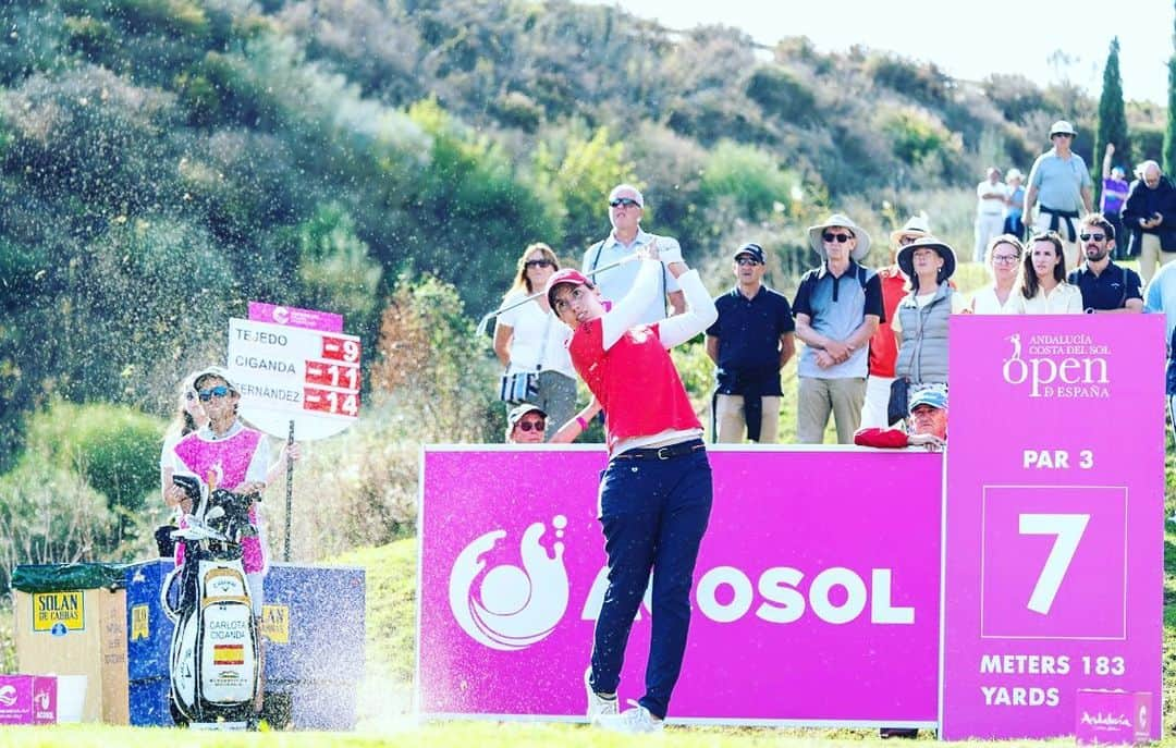 カルロタ・シガンダのインスタグラム：「Se acabo la temporada número 11 en el LPGA/LET. Contenta de terminar en España con un buen torneo, T7!  Me gustaría dar las gracias a todo mi equipo, familia, sponsors y gente que me sigue y me apoya cada día.  Con ganas de descansar y pasar tiempo con la familia para recargar pilas para el año que viene.   11th year on the LPGA/LET done. Happy to finish playing in Spain with a T7! I would like to thank my team, family sponsors and everyone that supports me every day. Excited to go home and recharge the batteries for next year!」