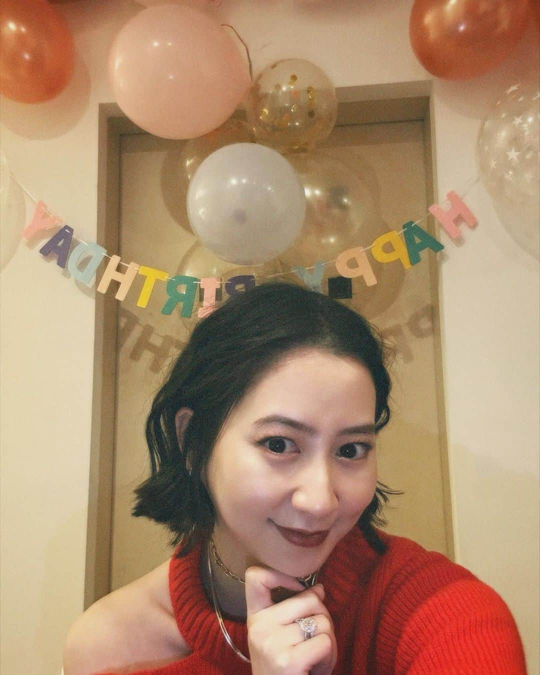 河北麻友子さんのインスタグラム写真 - (河北麻友子Instagram)「🌹🥰🎁❣️ Thank you all so much for all the warm comments! This birthday is extra special thanks to you guys! I love you and am forever grateful for each and everyone of you! 今日誕生日を迎えました！ 先日皆さんから頂いた温かいお言葉で今年は本当に特別な誕生日になりました！ いつも本当にありがとうございます！ そしてこれからよろしくお願い致します❣️ #ItsMyBirthday」11月28日 19時17分 - mayukokawakitaofficial