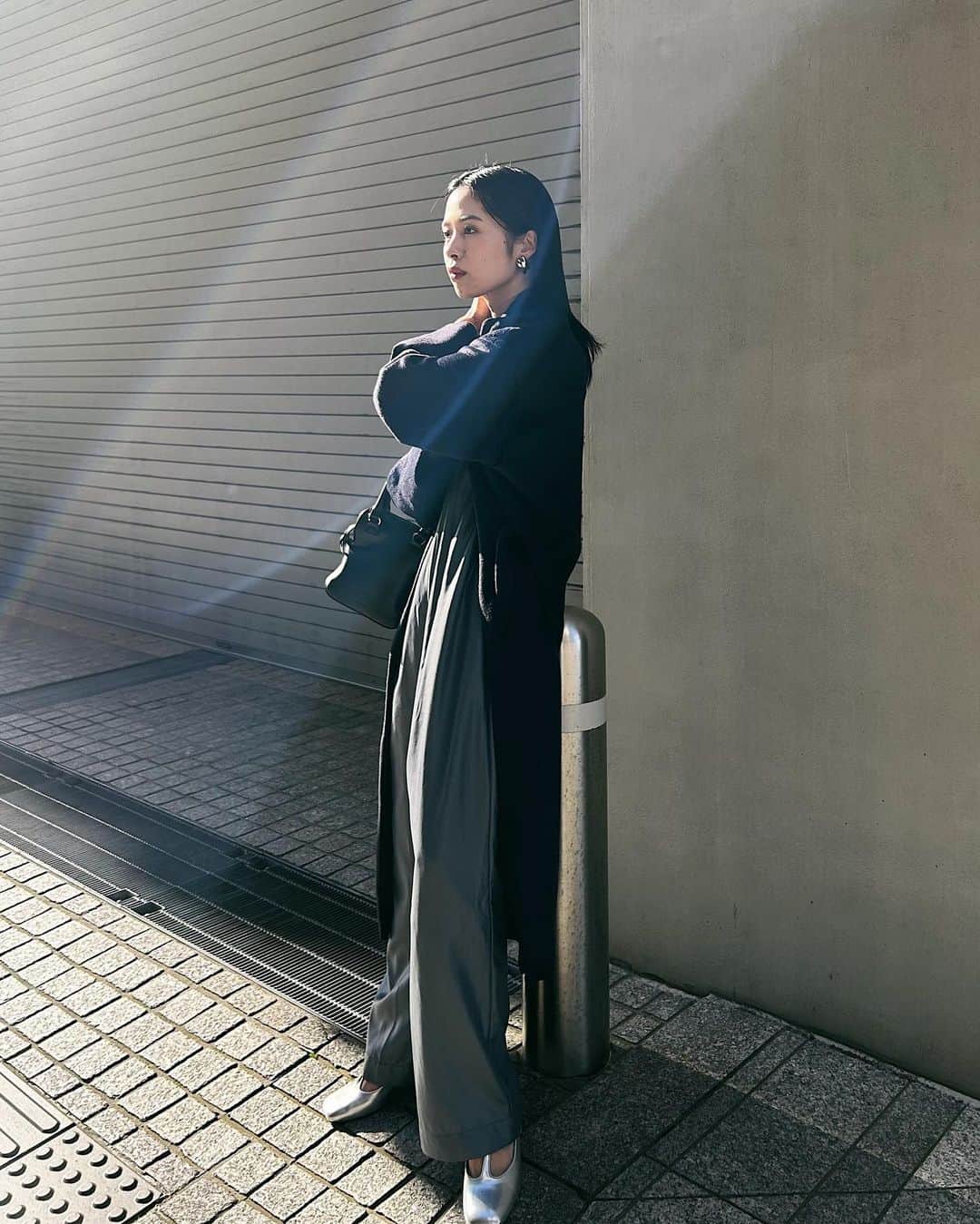 MOUSSY SNAPさんのインスタグラム写真 - (MOUSSY SNAPInstagram)「#MOUSSYSNAP @chiaki_noumori 164cm KANAZAWA FORUS/金沢フォーラス店スタッフ  ・WIDE CAMI ALL IN ONE(010FAW30-7370) ・SIDE SLIT LONG COAT(010FAS30-5650) ・T STRAP PUMPS(010FAK52-5830) ・VERTICAL HANDLE BAG(010FAW51-5880) 全国のMOUSSY店舗／SHEL'TTER WEBSTOREにて発売中。  #MOUSSY  #MOUSSYHOLIDAYCOLLECTION」11月28日 19時12分 - moussysnap