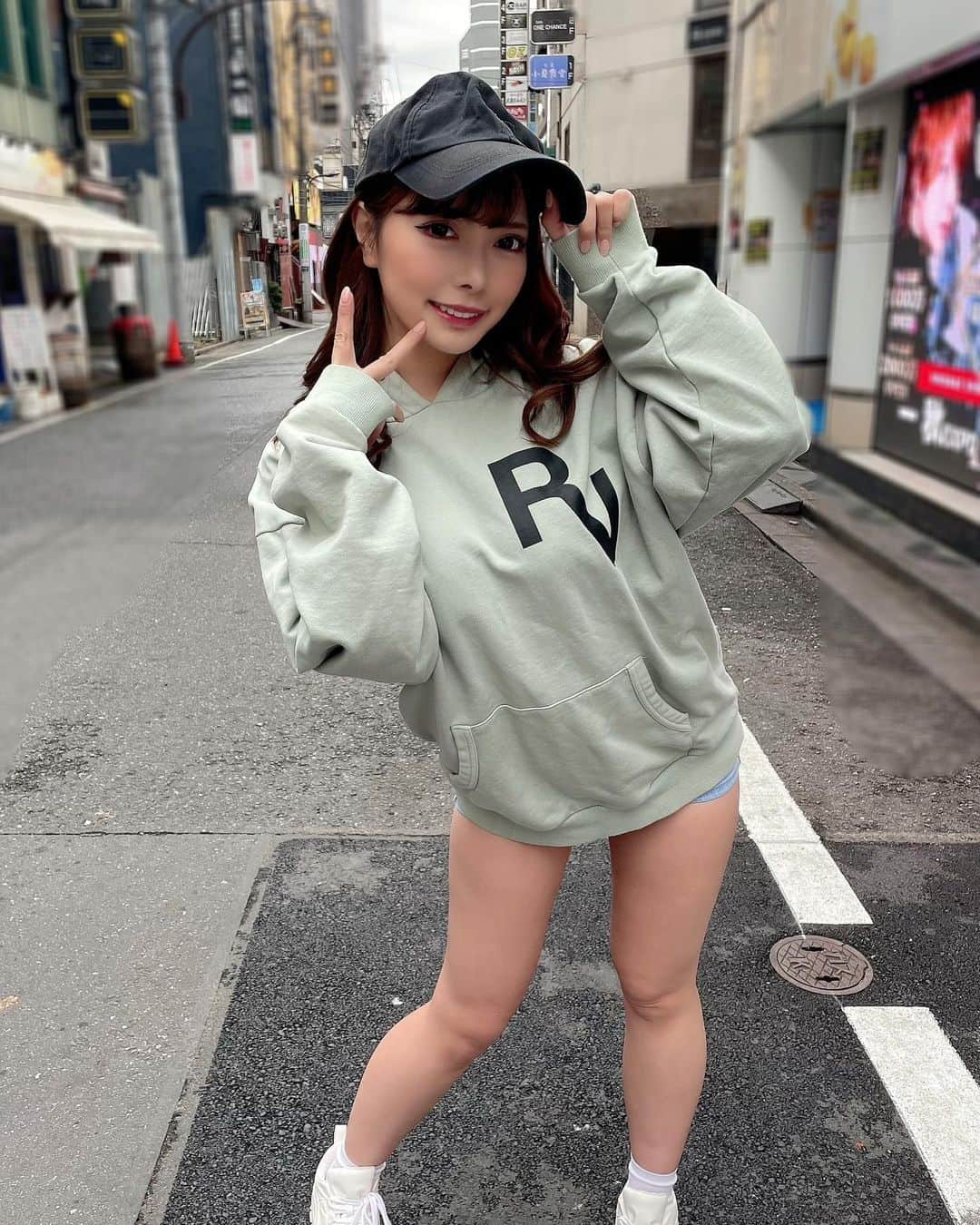 のインスタグラム：「😜✌️💓  #グラビア #コスプレ　#gravure #モデル　#性感美女　#性感 #外拍 #cosplay #アイドル #性感内衣　#모델　#그라비아」