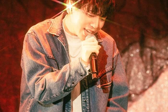 のインスタグラム：「＼LIVE Photo📷✨／ #梶原岳人 2nd ONE MAN LIVE「#ロードムービー」  AppleMusic、Spotifyでは 11/26(土)夜公演のセトリをプレイリストにして公開中🎧 お家でもぜひお楽しみください✨  Photo by Yuri Suzuki( @pbys_1986 )」