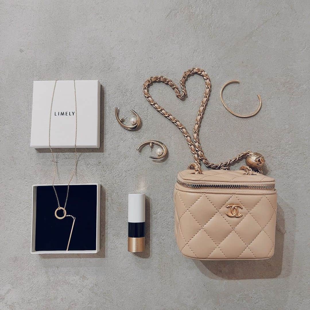 のインスタグラム：「最近のお気に入り🌙 . . . . . #LIMELY  #ライムリー  #肌に優しいアクセサリー #つけっぱなし  #金属アレルギー対応  #316l  #ネックレス  #サージカルステンレス」