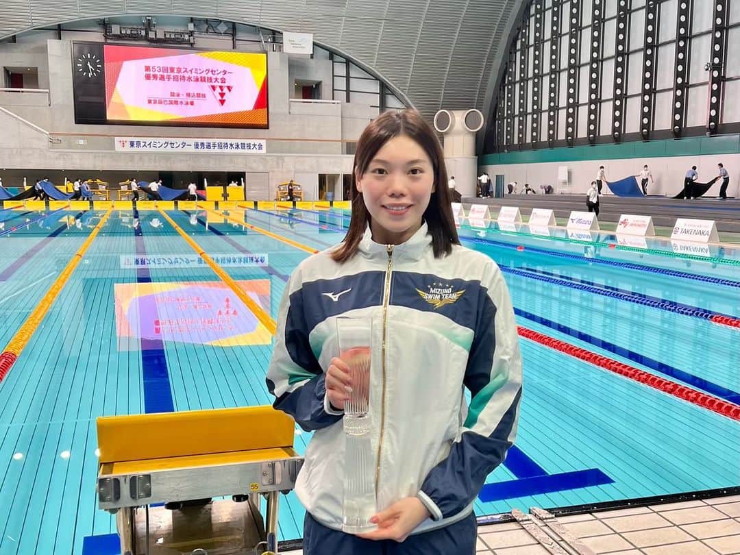 青木玲緒樹のインスタグラム：「東スイ招待で最優秀選手(田畑杯)に 選んでいただきました😺✨  2枚目は2007年の東スイ招待。 15年前とはおそろしい… 康介さんと礼子さんとの写真が嬉しすぎる🙈 𓈒𓂂𓏸 紘子ちゃんちっこくて可愛い🐨💓  #東京スイミングセンター優秀選手招待水泳競技大会 #mizuno #mizunoswim #mizunoswimteam #ミズノ #ミズノスイム #ミズノスイムチーム」