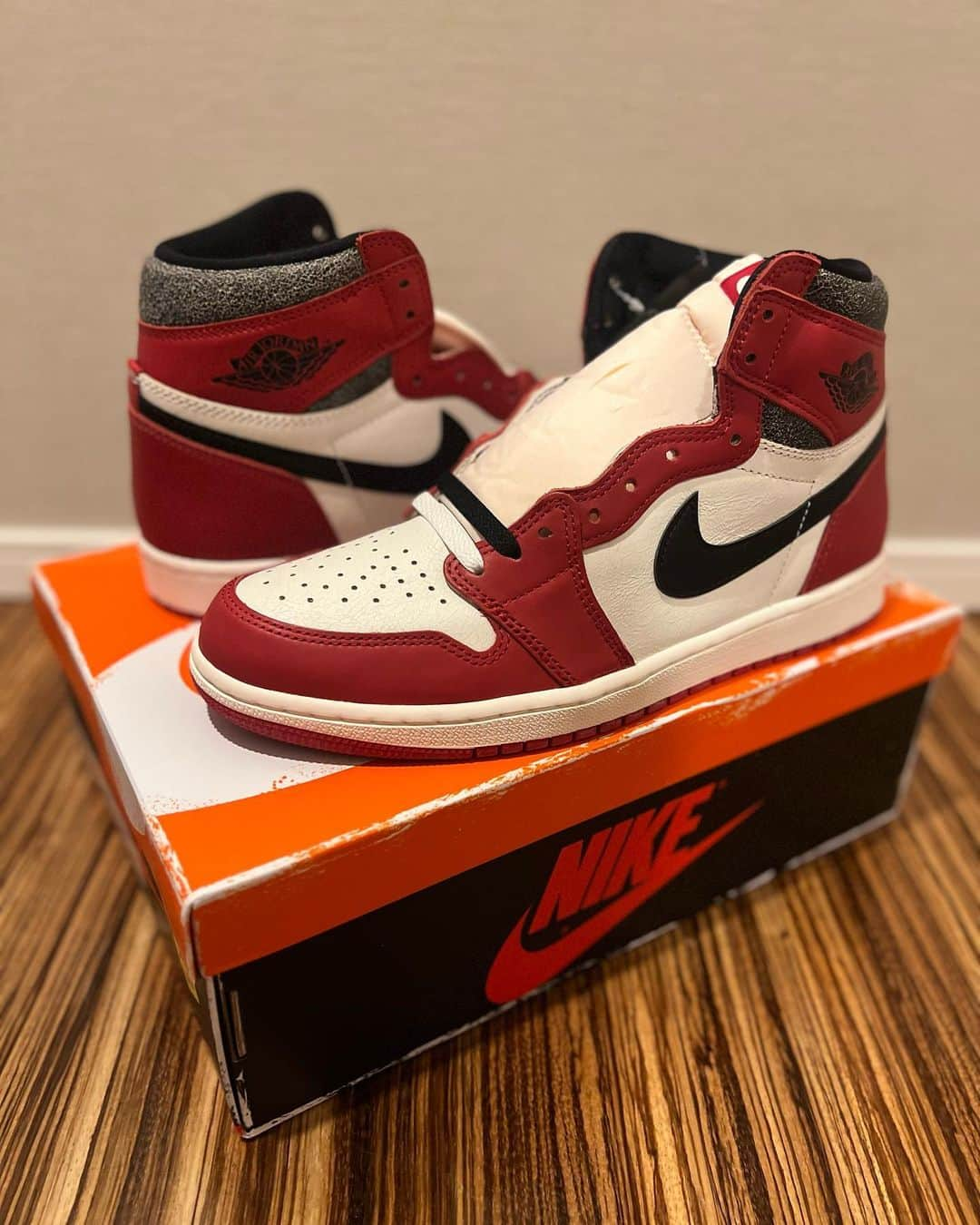 岩本煌史さんのインスタグラム写真 - (岩本煌史Instagram)「got new kicks!!  NIKE AIR JORDAN 1 RETRO HIGH OG CHICAGO LOST AND FOUND  #nike #ナイキ #aj1 #airjordan1 #airjordan1high #エアジョーダン1 #nikejordan1 #airjordan1chicago #chicago #aj1chicago #シカゴ  #michaeljordan #マイケルジョーダン #prowrestler #プロレスラー #prowrestling #プロレス #三重県 #桑名市 #出身 #岩本煌史 #sneaker #スニーカー #スニーカー大好き #足元倶楽部 #スニーカーヘッズ」11月28日 20時24分 - koji_iwamoto