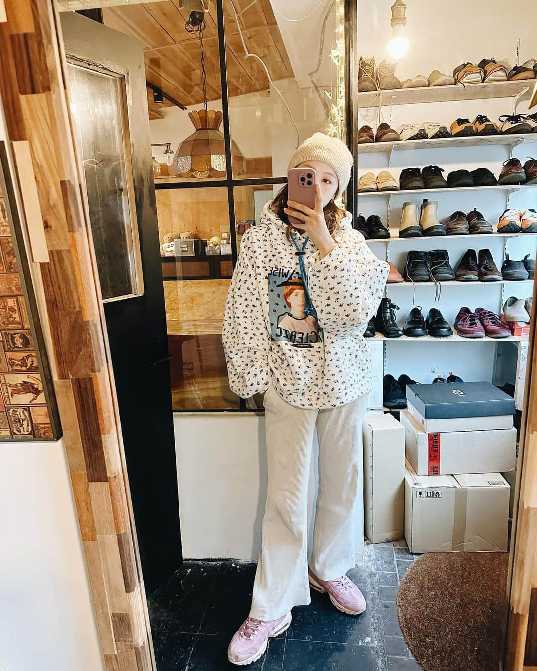 Ami さんのインスタグラム写真 - (Ami Instagram)「最近の私服。パート2  hat / @kith parker / @littlesunnybitestyle  sneakers / @nike」11月28日 21時07分 - ami_dream05