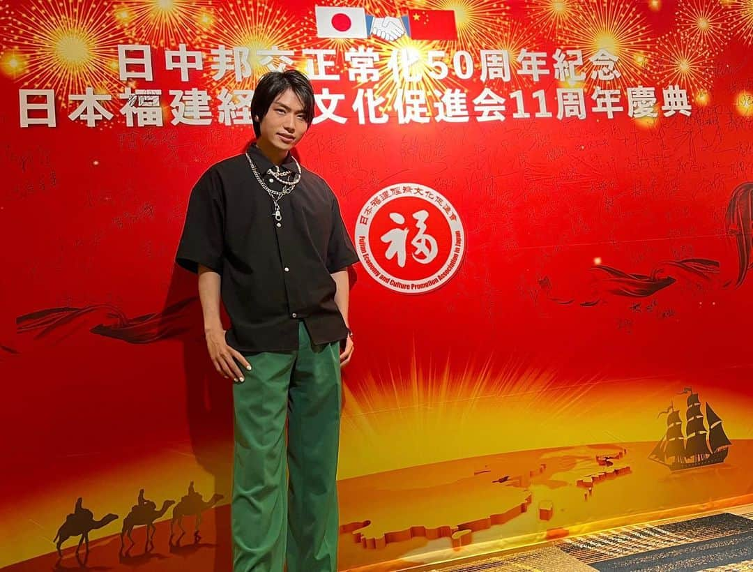 関根慶祐（K-SUKE）のインスタグラム：「日中国交正常化50周年記念慶典に出演させて頂きました🇨🇳🤝🇯🇵 日本でビジネスをされている中国ご出身の方々が300名以上もいらっしゃる式。 異国で起業して成功するって並大抵のことではないのに、そんな方々が日本人ともっと親密になりたいと沢山話しかけてくださったことが嬉しすぎたイベントでした。  #日中国交正常化50周年  #福建省 #マジック #マジシャン #プロマジシャン #白百合慶祐 #魔术 #魔术师」