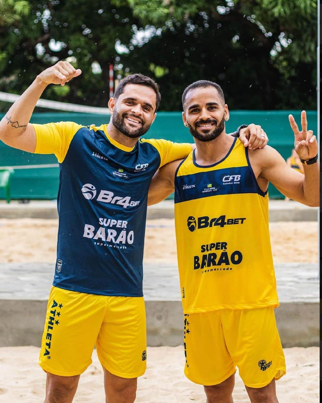 ドグラス・サントスのインスタグラム：「Experiência top ao lado desse fenômeno @hiltinhoftv #futvolei」