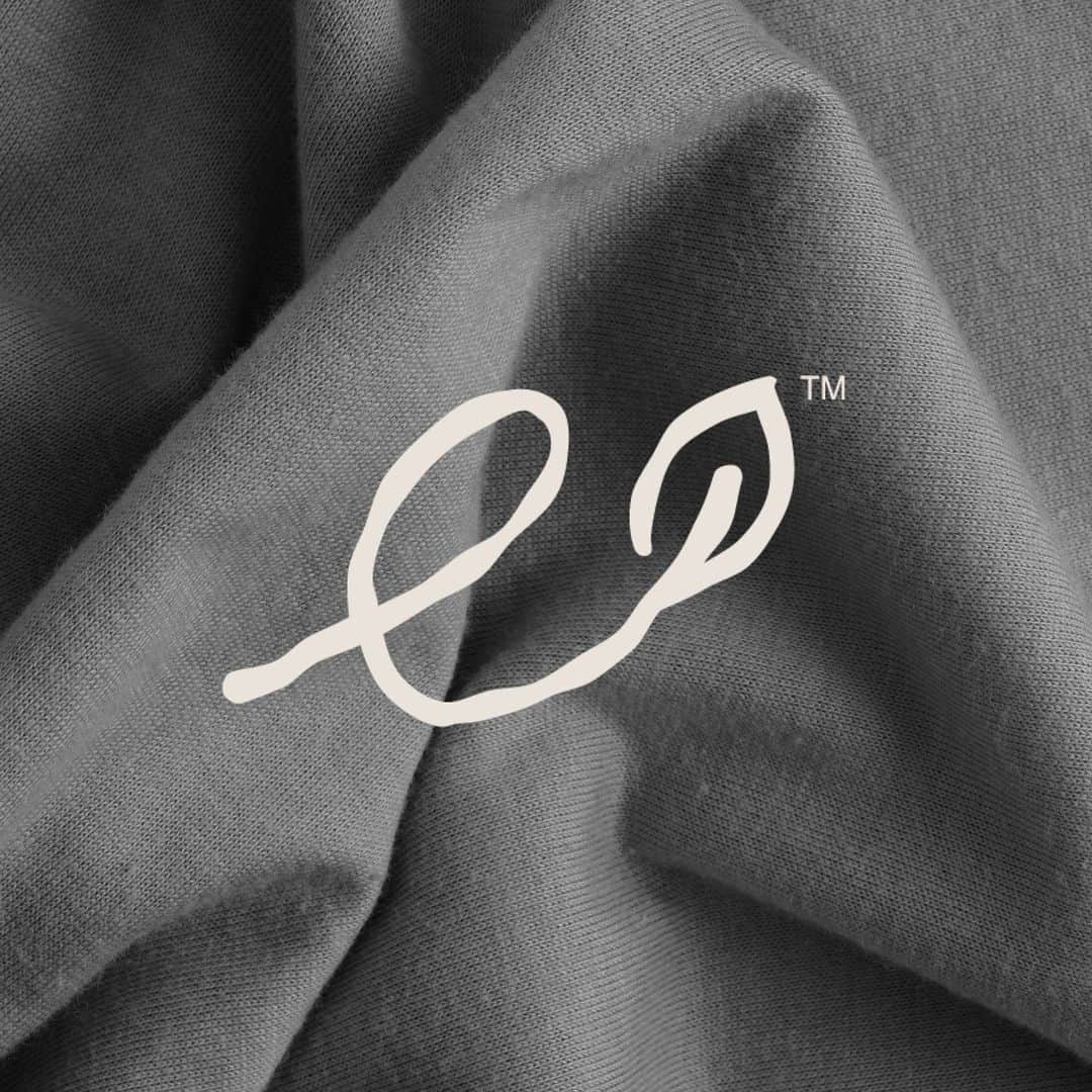 オルタナティブのインスタグラム：「Earthleisure™ 🌏  Styles designed for work, play and every day.」
