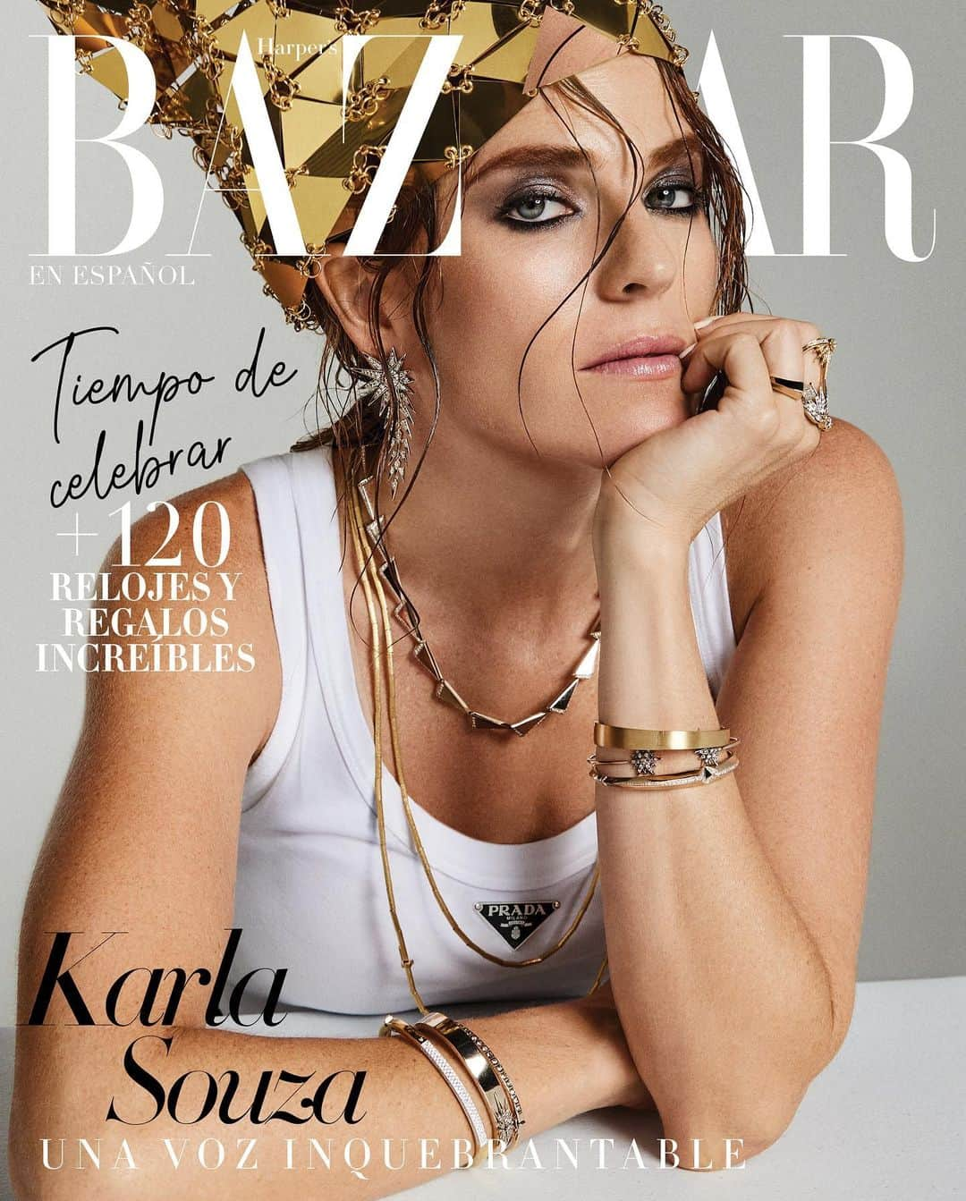 カーラ・ソウザさんのインスタグラム写真 - (カーラ・ソウザInstagram)「Cerramos con broche de oro un año más en @harpersbazaarmx con @karlasouza en nuestra portada de DICIEMBRE/ENERO. Una ovación de pie en el Festival Internacional de Cine de Morelia, miles de nudos en la garganta y millones de voces amplificadas gracias a una brutal actuación en uno de los papeles más importantes –y personales– de su vida, en la película #LaCaída. “Es un proyecto de vida o muerte para mí. Me permitió poder dignificar el camino de una sobreviviente de abuso y enseñar el heroico proceso de una mujer al alzar la voz para sí misma, para sanar”, afirma la actriz. Descubre más sobre esta entrevista y sesión de fotos, así como de un brillante Holiday Issue cargado de fascinantes propuestas para celebrar. ¡Felices fiestas!   Karla Souza lleva joyas @hsternofficial y un look @prada En la segunda portada, joyas @hsternofficial y look @dolcegabbana — BAZAAR Diciembre 2022 / Enero 2023 Fotografía: @bymatallana Stylist: @alo_murillo_ Maquillaje: @gusbortolotti Peinado: @ernestovargas_hair Director de arte: @eloriginaldaro Asistente de fotografía: @barajango @regisagundis @razielmendonza__ Asistente de styling: @bettopop PR: @el_lanco Locación: @foro_916 Directora editorial y entrevista: @majoguzman   #HarpersBazaarMx #ThinkingFashion #KarlaSouza #HolidayIssue」11月29日 0時01分 - karlasouza