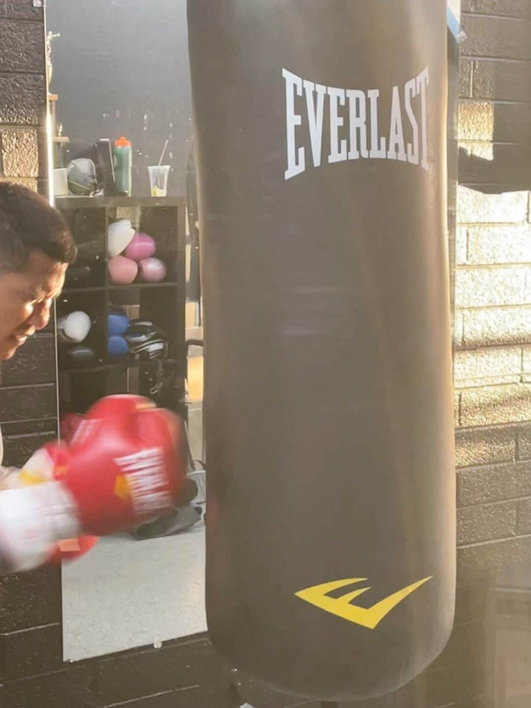 ローマン・ゴンサレスのインスタグラム：「Team EVERLAST 🥊」
