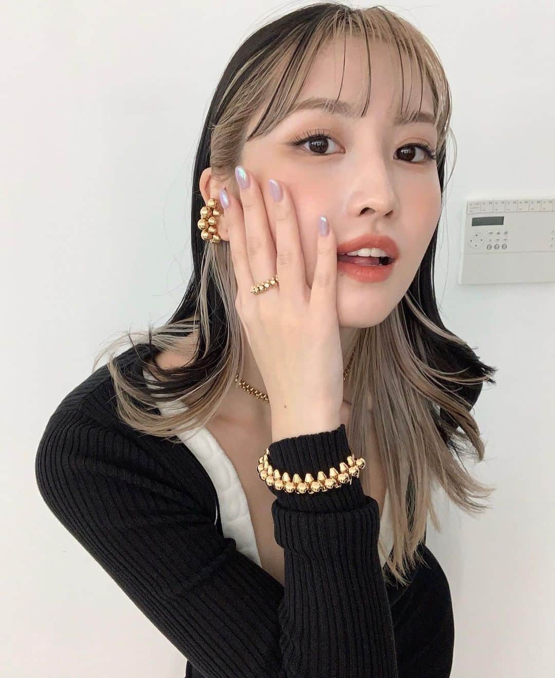 のインスタグラム：「@ellejapan 🤎」