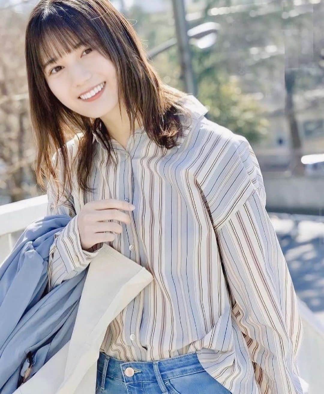 小坂菜緒ファンページのインスタグラム：「☀️ とてもお似合いです🫰  #日向坂46 #小坂菜緒 #こさかな」