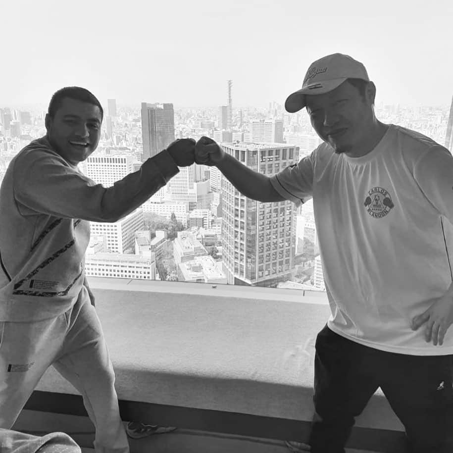 ローマン・ゴンサレスのインスタグラム：「Team RSC • Mi CASA Su CASA • Kyodai • Humildemente • Puro Campeón • La Familia」