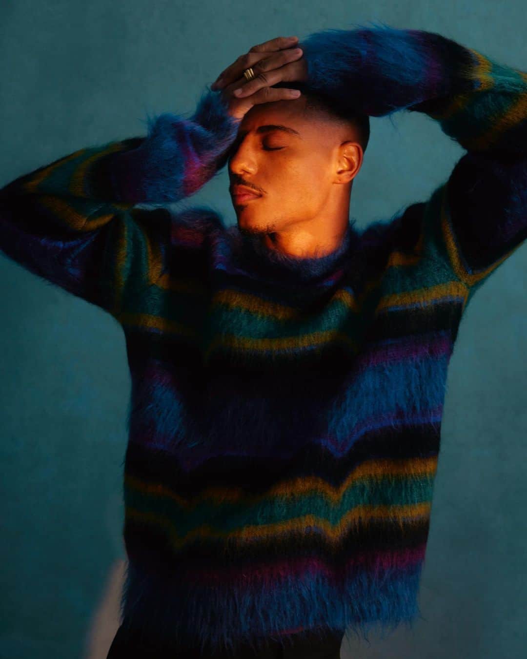 キース・パワーズのインスタグラム：「VMAN   Ode To Realism by Sage East  Photographer: @sage.east  Stylist: @avoyermagyan  Grooming: @ellyway  Haircut: @kevvpowers  Producer: @mikegmoretti  Lighting Director: @hishamabahusayn  Digital Tech: @reneedodge  Photo Assistant: @thecarrfella  Production Co: @go.Atticus @waaterbirds @nathanielhensel  Interview:  @mxdisonsm  Article link on bio :)」