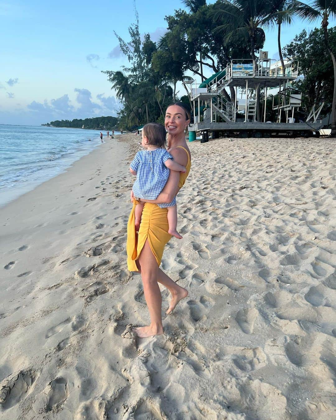 さんのインスタグラム写真 - (Instagram)「BARBADOS 🇧🇧 pt.3 ✨smiles all around, another walk to a stunning restaurant via the beach, the food and location were breathtaking. And finally, I saved the best until last. A rare precious moment, of Myla Rose fast asleep, in her daddy’s arms 🥹🤍🌴」11月29日 5時35分 - mattgrimes8