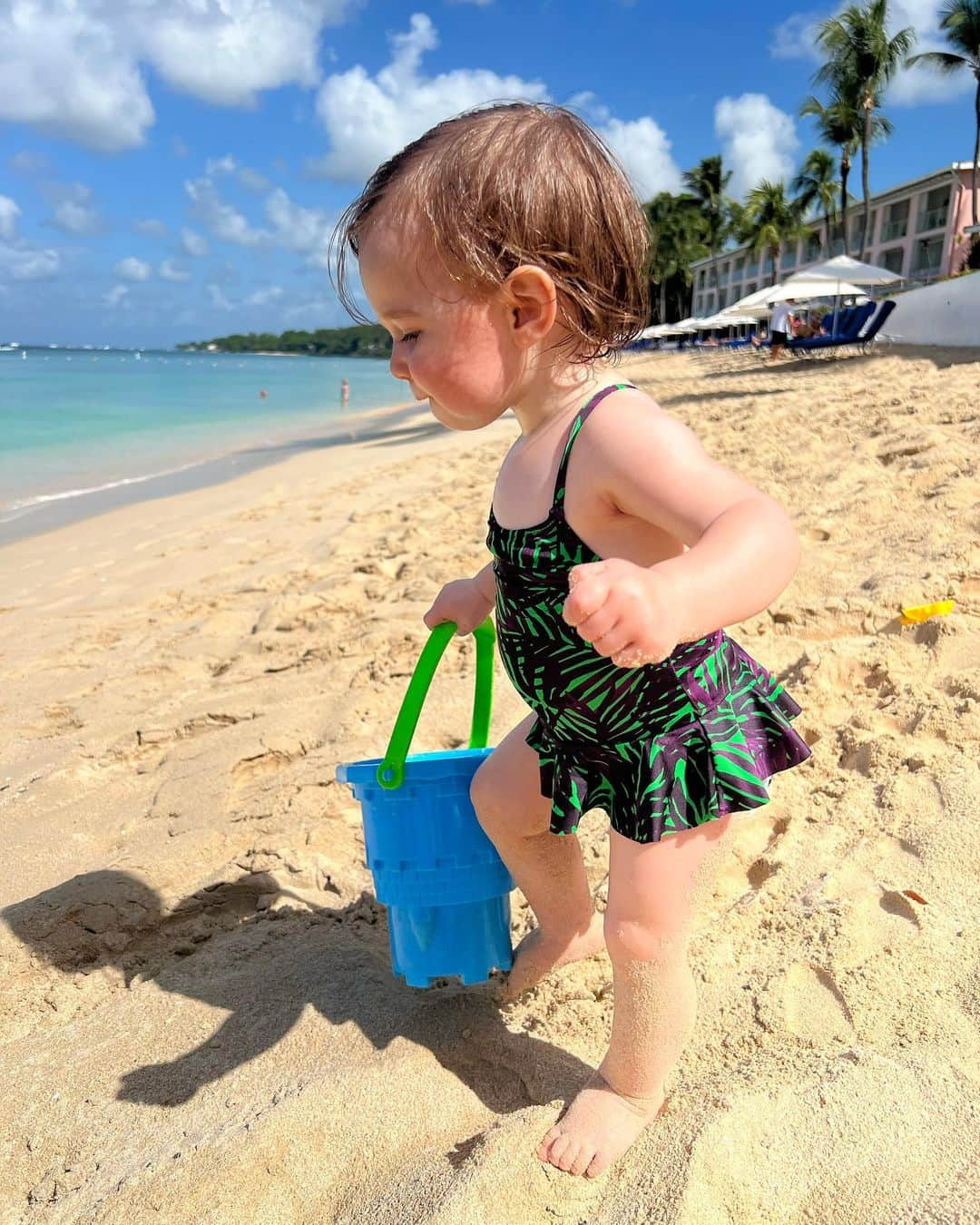 さんのインスタグラム写真 - (Instagram)「BARBADOS 🇧🇧 pt.3 ✨smiles all around, another walk to a stunning restaurant via the beach, the food and location were breathtaking. And finally, I saved the best until last. A rare precious moment, of Myla Rose fast asleep, in her daddy’s arms 🥹🤍🌴」11月29日 5時35分 - mattgrimes8