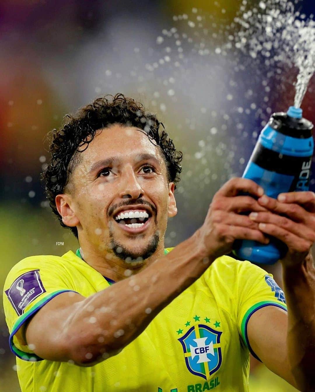 マルコス・アオアス・コレアのインスタグラム：「Brasil Oleeee Ole oleeeeee Brasil Oleeee Ole oleeeeee 🎶🇧🇷🎵 Mais uma vitória e classificação garantida para as Oitavas.  O trabalho continua firme e forte 💪🏾 #VamoBrasil」
