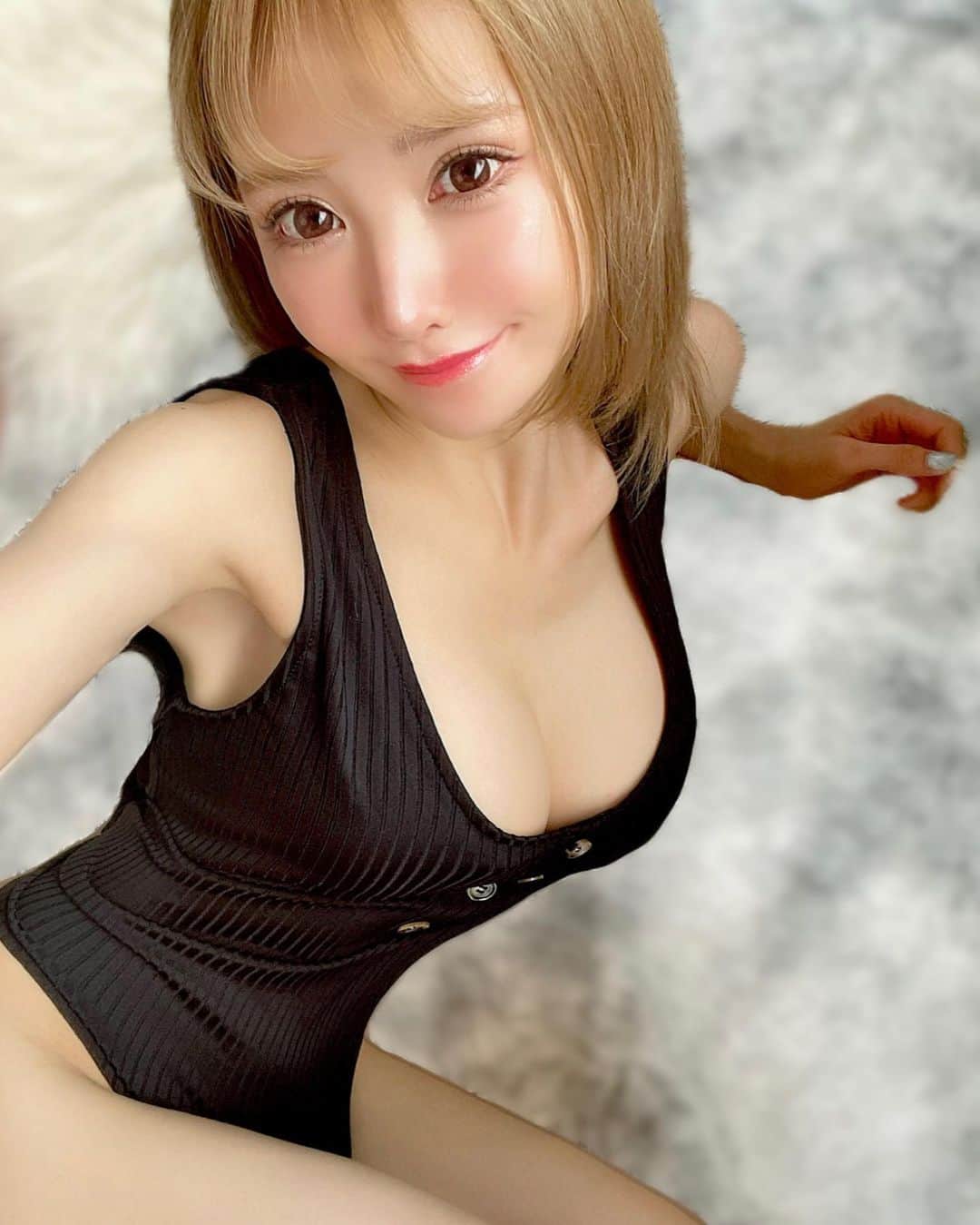 佐崎きさきのインスタグラム：「おはよう(*^o^*)☀ 今日も5時起きで早起き出来た🔥 幸せな朝☀️☀️みんなが居てくれるからだね🥰 今日も一緒に頑張ろう(๑•̀ㅂ•́)و✧(ง •̀_•́)งファイト🔥 . . .  #腹筋 #肌肉 #腹肌 #照片 #性感內衣  #性感睡衣 #減脂 #training #gym  #gymlife #gymmotivation #トレーニング #腹筋女子  #운동 #사진 #미용  #muscle  #abs  #fitness #fitnessgirl」