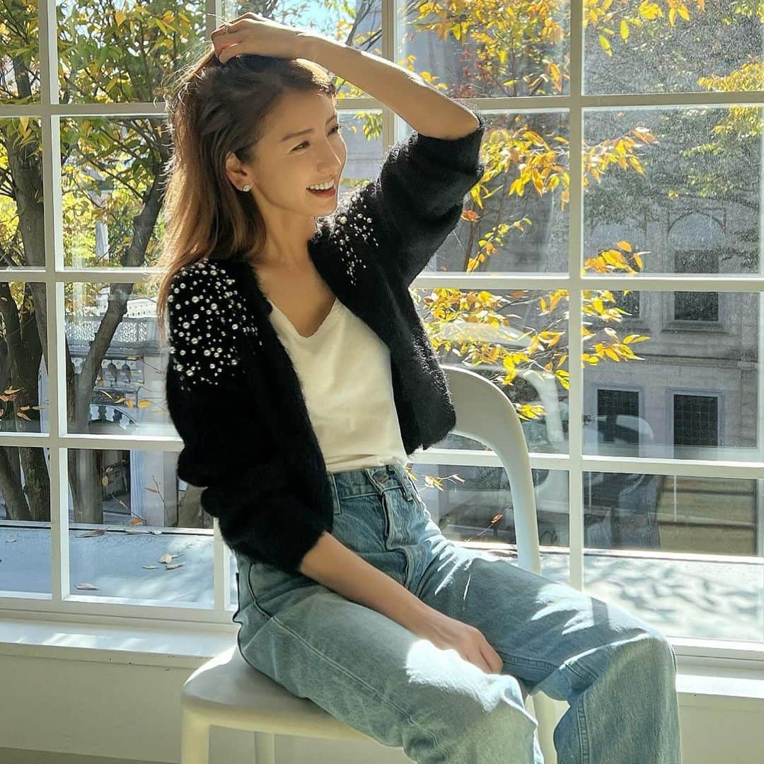 のインスタグラム：「おはようございます🌞  パールガーデン💜 タンクトップとデニムでカジュアルに着たり、綺麗めワンピに羽織ったりしてるよ。 ふわふわできもちいいの。 白も可愛かったよー。  @fray_id   昨日のインスタライブ。 たくさんのコメントありがとう ございました！」