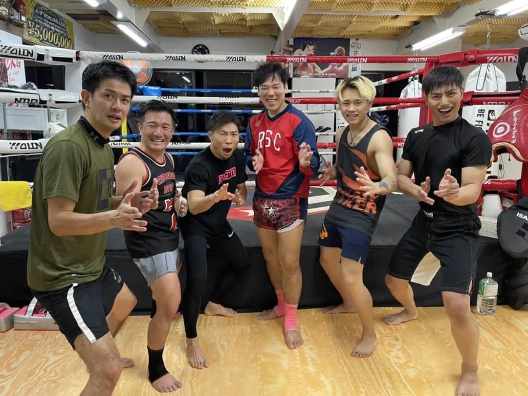 長島☆自演乙☆雄一郎のインスタグラム：「中段の構えがなぜかダチョウ倶楽部のヤーにwww絶対にスベらない中村優作と角野  大阪市平野区平野西6-5-27-4F https://www.02gym.net/」
