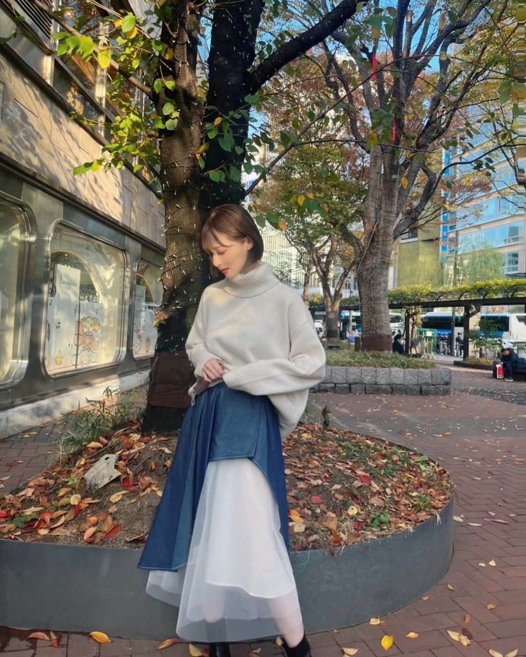 のインスタグラム：「. .  チュールスカート全身‪^..̫ .^ฅ 秋もそろそろ終わるね🍁⠜  #cordinate#autumn#nframe」