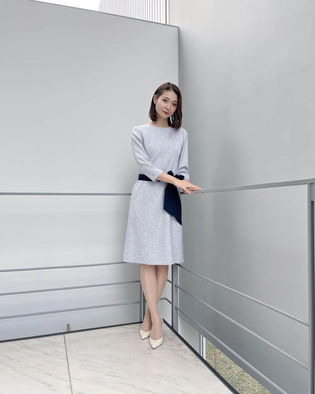 住田紗里のインスタグラム：「リボンがワンポイントのシンプルなワンピースでした。 このあと、23時15分放送開始、 24時キックオフ、 「オランダ×カタール」「エクアドル×セネガル」をABEMAでお伝えします⚽️  ワンピース FABRICE (@fabrice._.official)  #グッドモーニング#衣装#fabrice#ワンピース#テレビ朝日#テレ朝#テレビ朝日アナウンサー#アナウンサー#住田紗里」