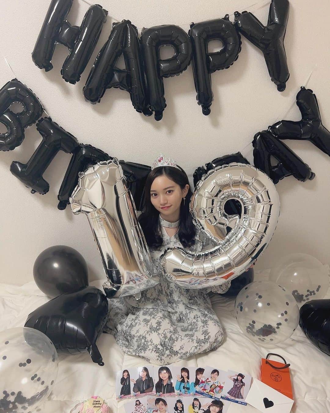 奥原妃奈子のインスタグラム：「大好きなお友達がサプライズしてくれた😢💕しかも生写真わざわざ買ってるのさすがにセンスありすぎておもしろかわいい🥲🫶🏻」