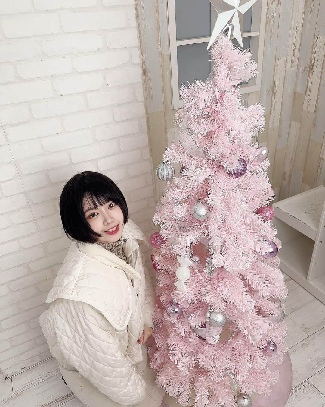 谷藤海咲のインスタグラム：「くるよ、、、、クリスマスが🎄  #xmas#christmas#めりーくりすます  #リア充#クリスマス#サンタ#クリスマスツリー」