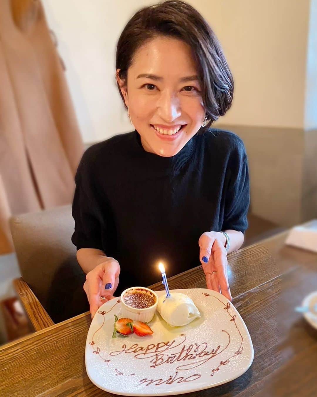 藤真美穂のインスタグラム：「* イイニクの日🥩 またひとつ歳を重ねました。 ・ 青天の霹靂、みたいなことが起きた1年でした。 おかげで、大切なものがより見えるようになりました。 クリアになった視界を見渡して 深呼吸をして 感謝を忘れず 家族や大切な人たちと お腹抱えて笑っていられるように 全力で毎日を過ごしたいと思います。 ・ テーマは #restart ⏯️ 皆様これからもどうぞ宜しくお願いいたします。 ・ ・ #ゾロ目ですって🫣😳🫠 #年齢は指標だ #あらがっていこう」