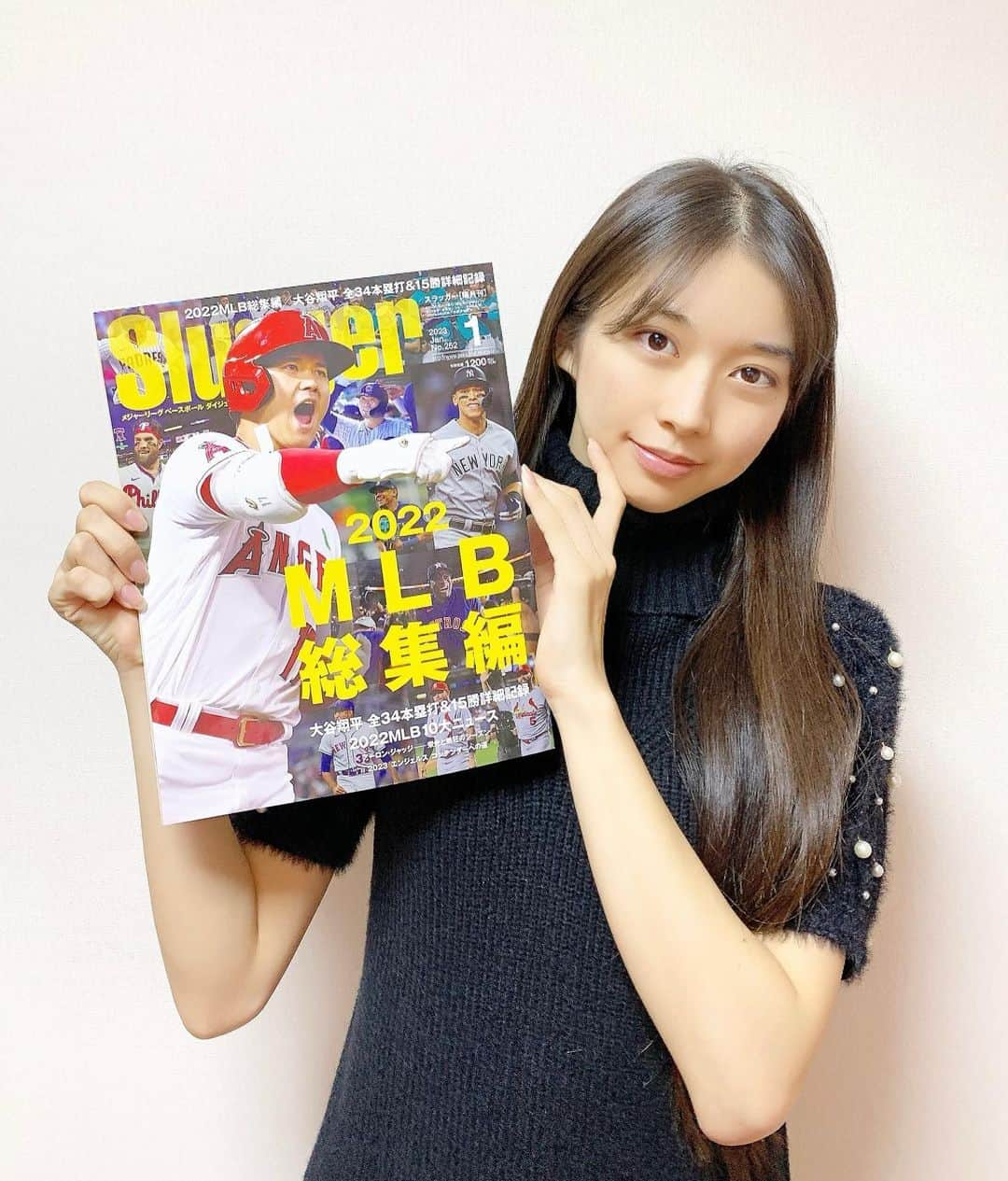 牧野真莉愛さんのインスタグラム写真 - (牧野真莉愛Instagram)「♡ ♡ ✨⚾️Slugger⚾️2023年1月号✨ 発売中❣️❣️ ぜったいみてね💕💕 🎀 「牧野真莉愛のFUN! FUN! MLB!」最終回です🎺❤️ 誰にも言ってないことお話した🐰まりあ 🎀 つづく ♡ ♡  #slugger ⚾️ #スラッガー #日本スポーツ企画出版社 さん✨ #MLB ❤️ #モーニング娘22 #morningmusume22 #牧野真莉愛」11月29日 22時02分 - maria_makino.official