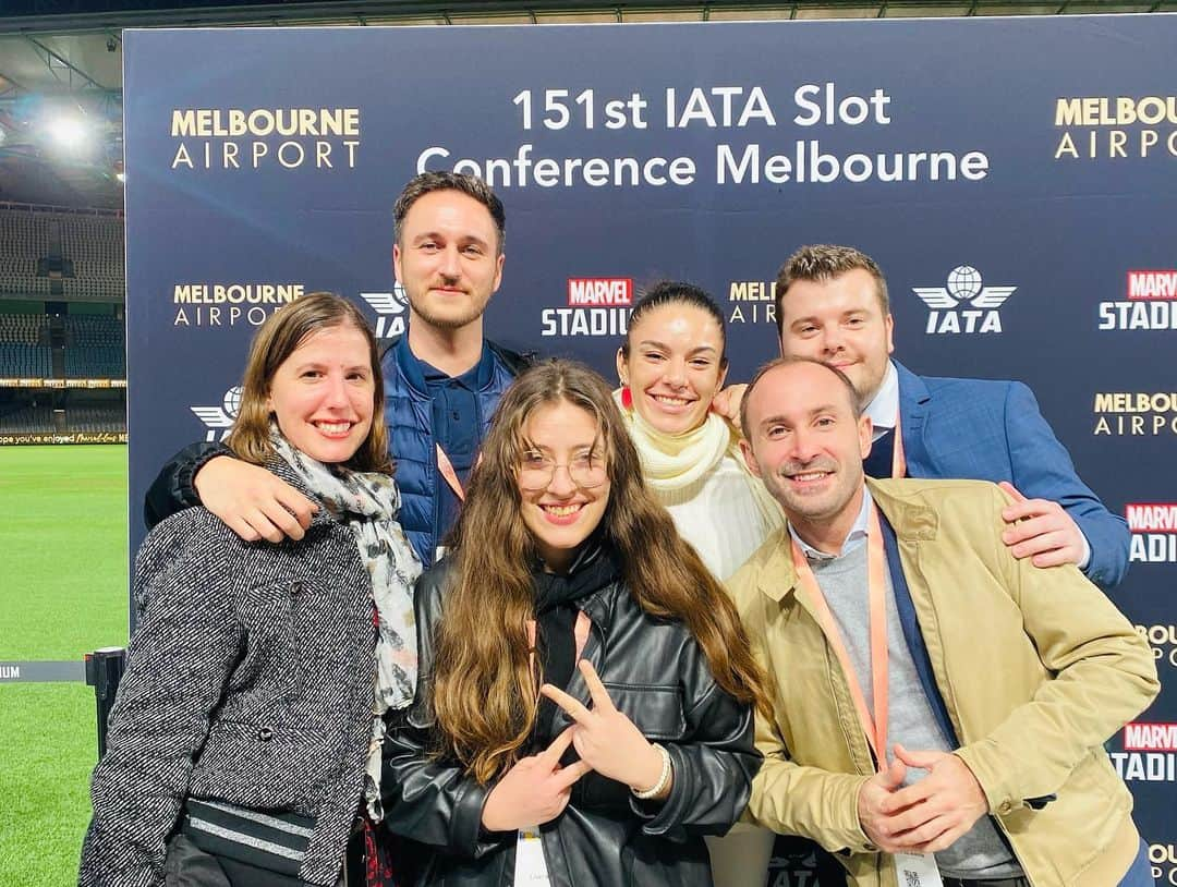 ユナ・デュフネさんのインスタグラム写真 - (ユナ・デュフネInstagram)「An Event in Australia 🇦🇺☀️☔️ . . . #Team #Job #organization #Slot #Event #IATA #colleguesbecomefriends #Laught #somuchrain #MarvelStadium #Party #arboryfloat」11月29日 16時08分 - youna_d