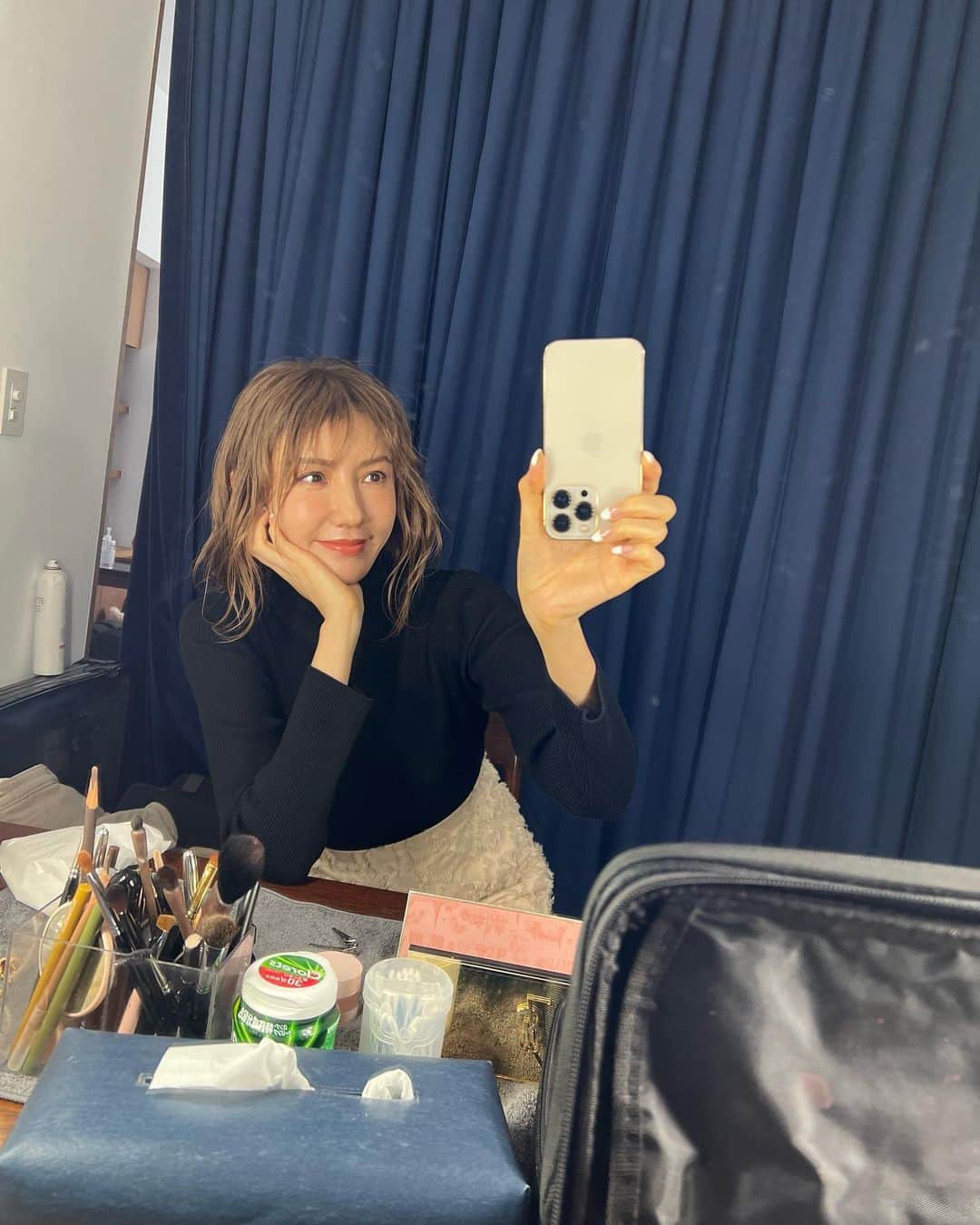 のインスタグラム：「サンローランのホリデーコレクション。可愛すぎてたまらなかった。 メイクしながら探したらまだ売っていて購入🙈 届くのが楽しみー💗」