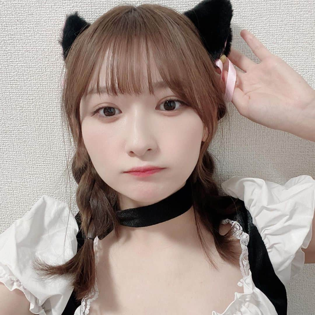 近藤あさみのインスタグラム：「ねこたんです ・ ・ ・ ・ ・ #自撮り #自撮り女子 #コスプレ #コスプレ女子 #三つ編み #ツインテール #ヘアアレンジ #japan #japanesegirl #ootd #shein #shein購入品」