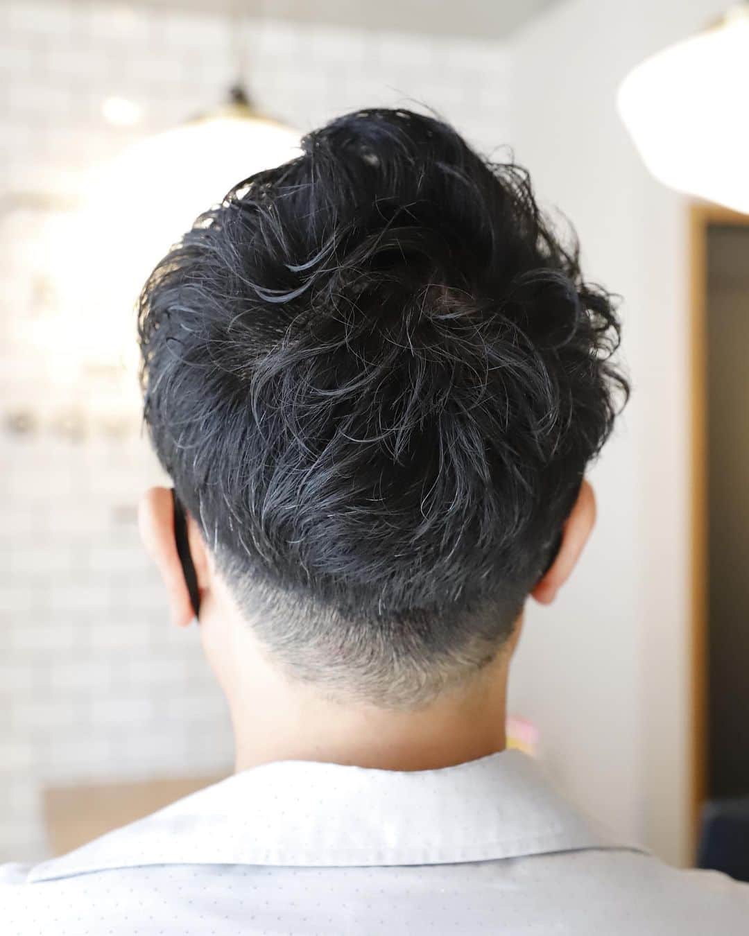 のインスタグラム：「店長の古い友人。 Yいつもありがとう！ 50代のメンズもぜひ来てください。カッコ良くさせてもらいます✨ #50代メンズ #メンズパーマ #サロン見学 #equal イコール #三国美容室 #キッズルーム #スタッフ募集 #縮毛矯正が得意  #コタ #美容師募集 #アシスタント募集 #メンズ  #子供カット #トリートメント  #トキオトリートメント #酸性ストレート  #酸性デジタルパーマ #ヘアドネーション #写真好きな人と繋がりたい」