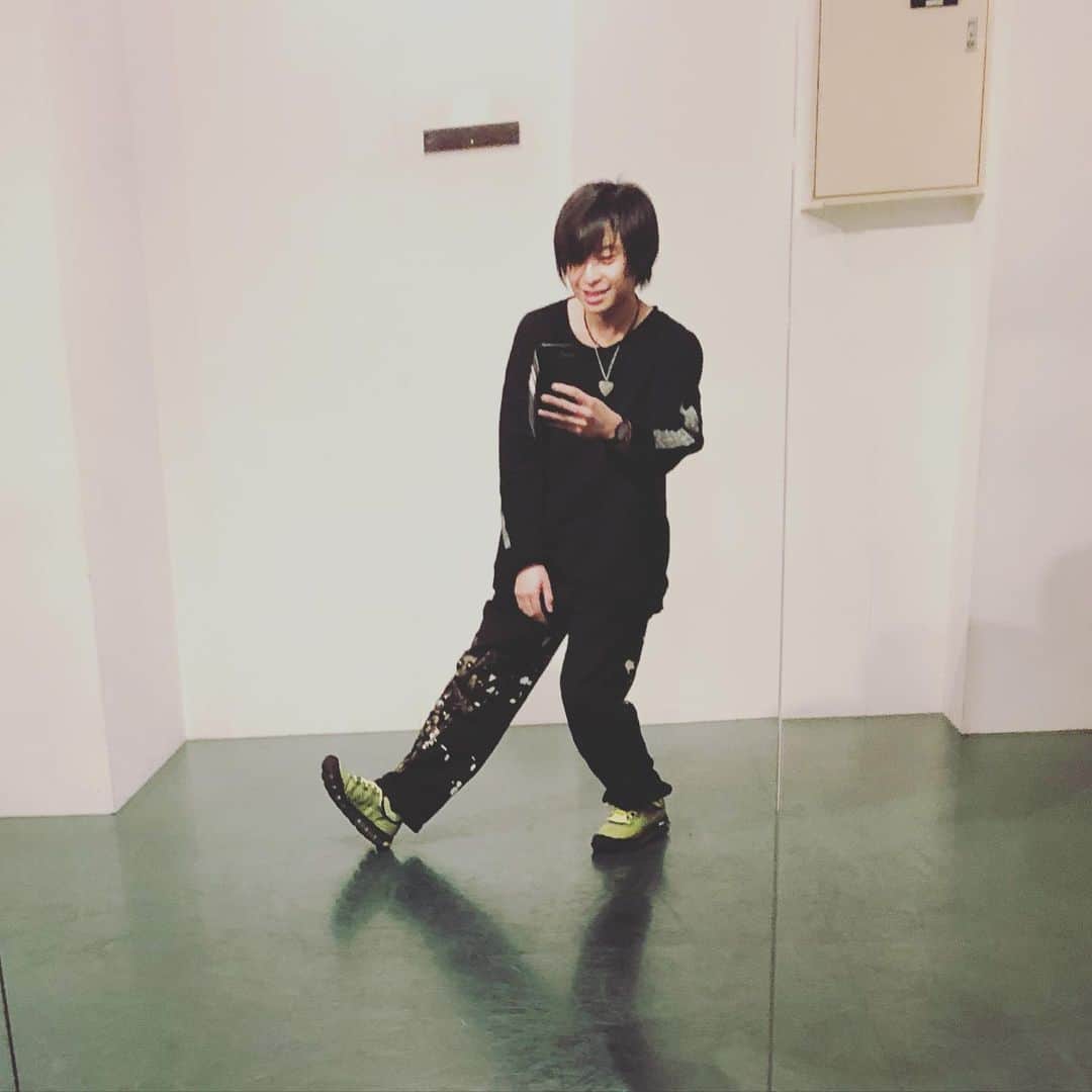 柿原徹也のインスタグラム：「practice  #柿原徹也 #ダンス #レッスン #いつも #ありがとう」
