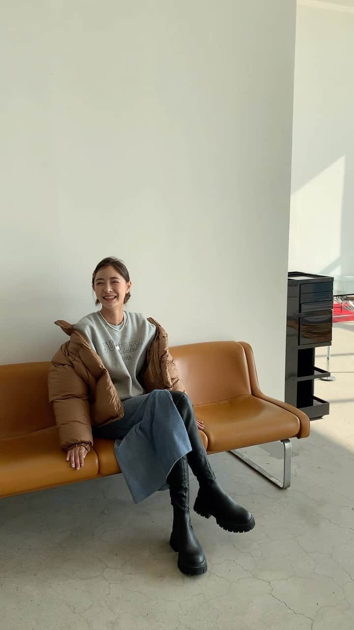 キム・ボラムのインスタグラム：「웃음 참기 힘둘오 🤭」
