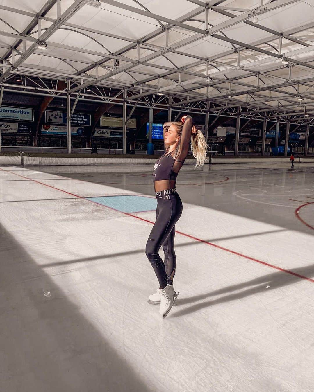 ニキ・ヴォリーズのインスタグラム：「No other feeling like the 🧊…」