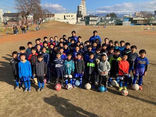 山田拓巳のインスタグラム：「米沢市でサッカー教室からのW杯日本戦のパブリックビューイング観戦。 子供達から元気を貰い、サッカー解説者萬代宏樹から沢山勉強させていただきました‼︎ #モンテディオ山形  #モンテディオ山形サッカースクール  #米沢市  #萬代宏樹  #サッカー解説者」