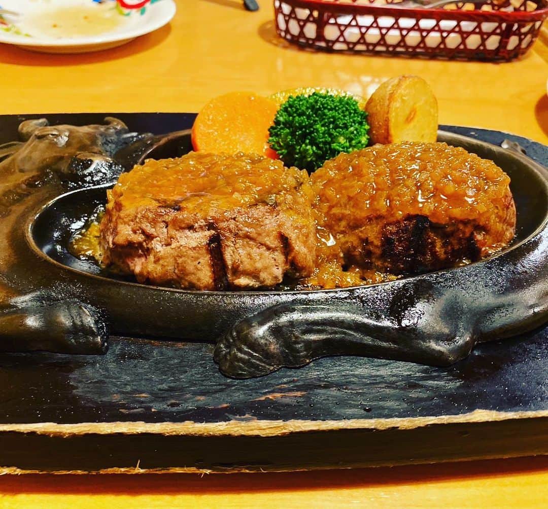 のインスタグラム：「11月29日 いい肉の日 #いい肉の日  #さわやか #さわやかハンバーグ」