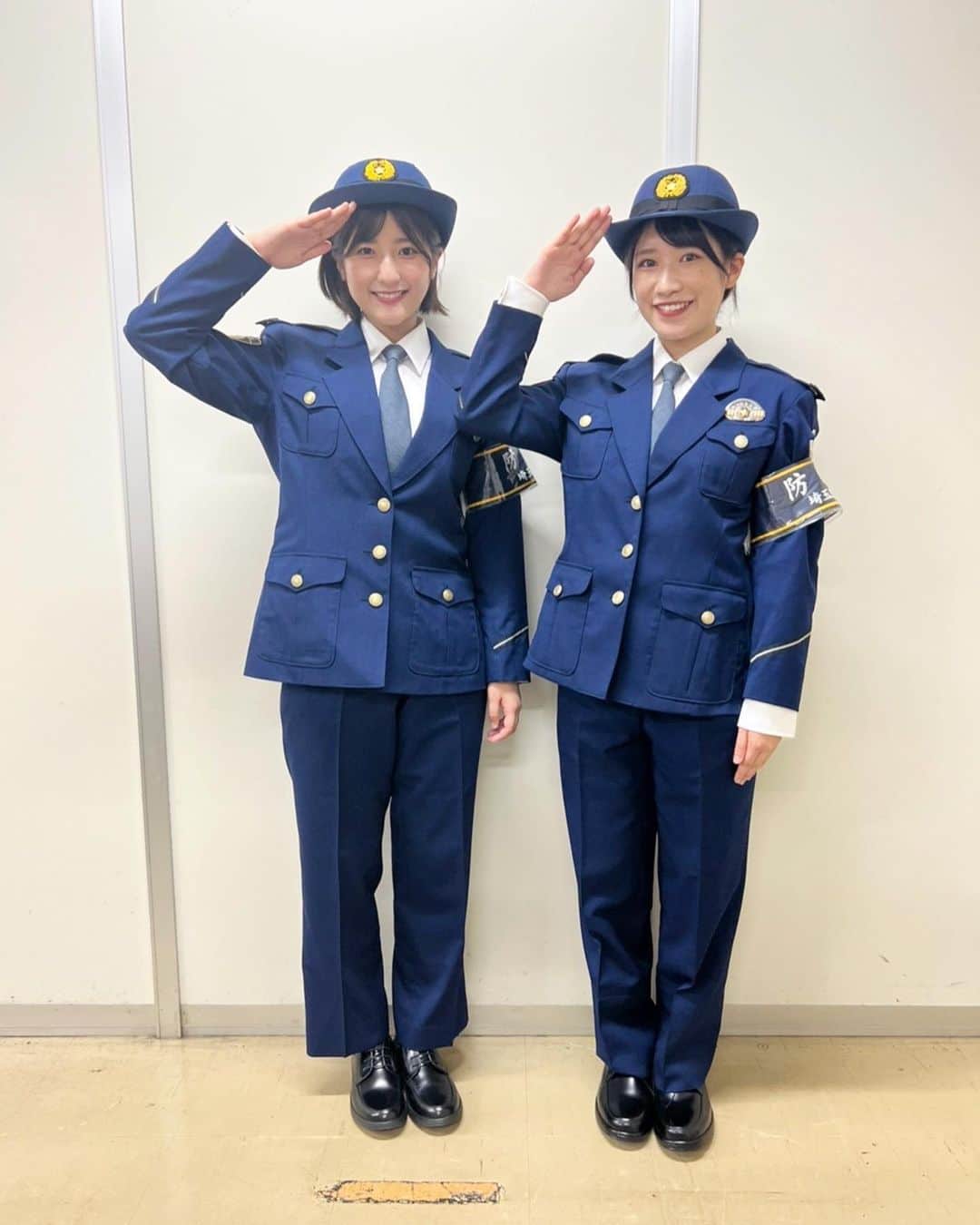 加藤一華のインスタグラム：「. びしっ！敬礼🫡🫡  埼玉県警察の新しい動画が 公開されました！！！🚨  本物の警察の制服を着たよ👮✨ どう！？！？🧐  ちょっと(かなり)緊張もしたけど 埼玉県警察の皆様が優しくて 沢山動画も見て下さってて😭 いつもの私たちらしさ全開で やらせていただいてます😳👍  埼玉県警察公式チャンネルより ぜひご覧くださいっっ🫡✨  #埼玉県警察 #いちなる #4つのやくそく  #いっけぇーで５回くらいは笑った #嬉しくて沢山写真撮っちゃった！」