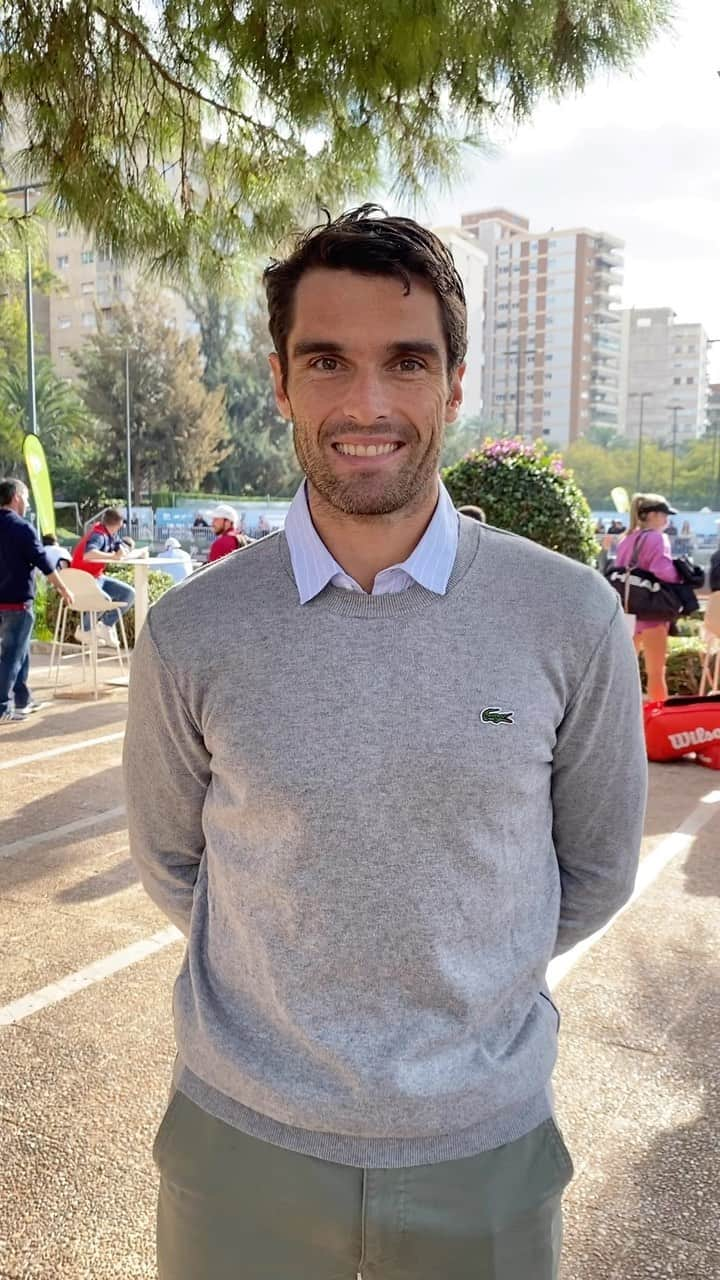 パブロ・アンドゥハルのインスタグラム：「¡Gracias Pablo!🙌🏻 Te esperamos pronto para disfrutar juntos de la nueva tienda y para retarte en nuestra pista de test de raquetas🎾  ¿Te animas?😉 @pabloandujaroficial ¡Muchas gracias por tu mensaje!💛  #advantageyou #yourtennisshop #teamyellow #tennispoint #tennispointvalencia #tenisvalencia #padelvalencia #valencia #comunidadvalenciana #tennislove #tenis #tennis」