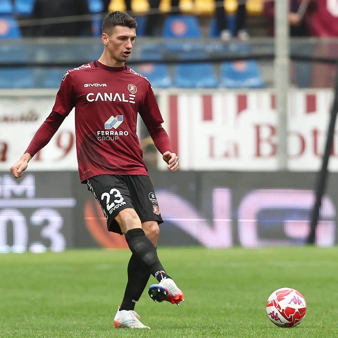 ミケーレ・カンポレーゼのインスタグラム：「Bisogna crescere nel sapere andare oltre , ma guardiamo sempre avanti 🇶🇦  #SerieB#RegginaBenevento」