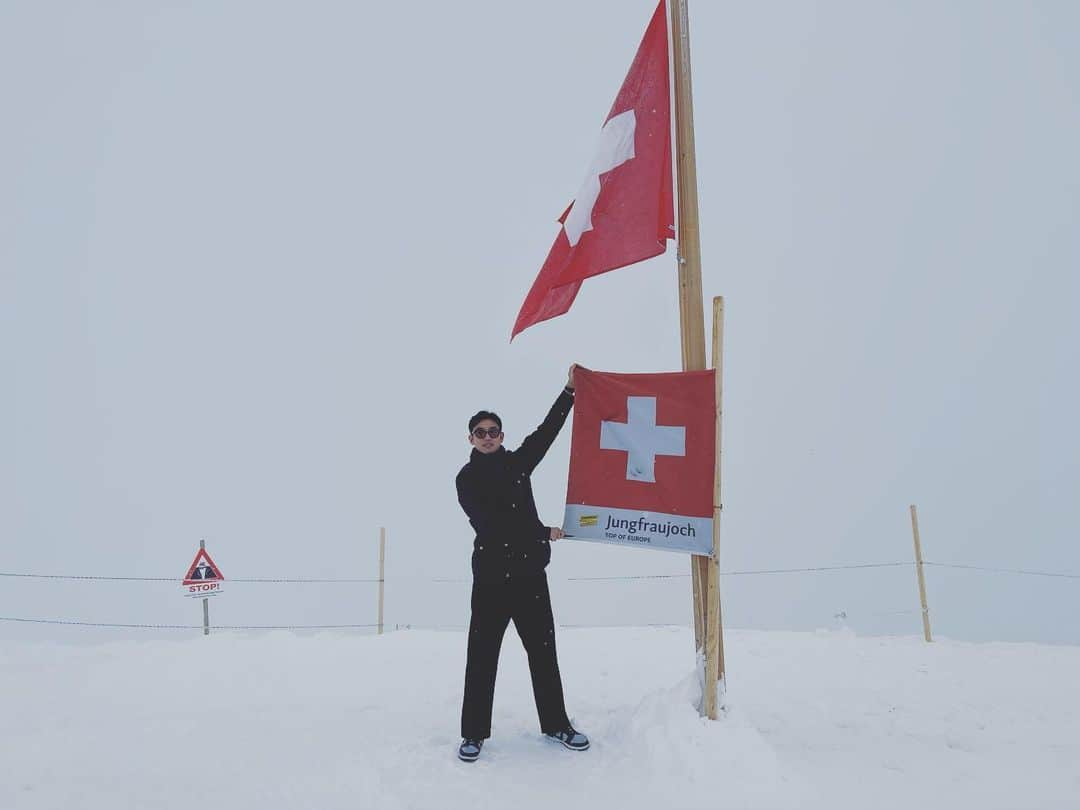 ユン・ソギョンさんのインスタグラム写真 - (ユン・ソギョンInstagram)「그린델발트🇨🇭🤍❤️ 음식은 입맛에 안 맞았지만 보는 내내 감탄을 자아낸  자연경관 때문에 또 오고싶은 곳🙋‍♂️  #융프라우정상에서먹는인생라면」11月30日 0時34分 - yunny0213