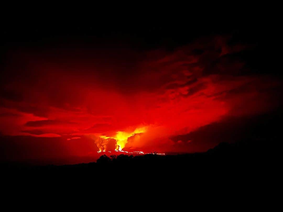立花亜野芽のインスタグラム：「Dancing Pele 💃🌋🔥  #maunaloa #hawaiibigisland  #マウナロア　#pele #火山の女神」