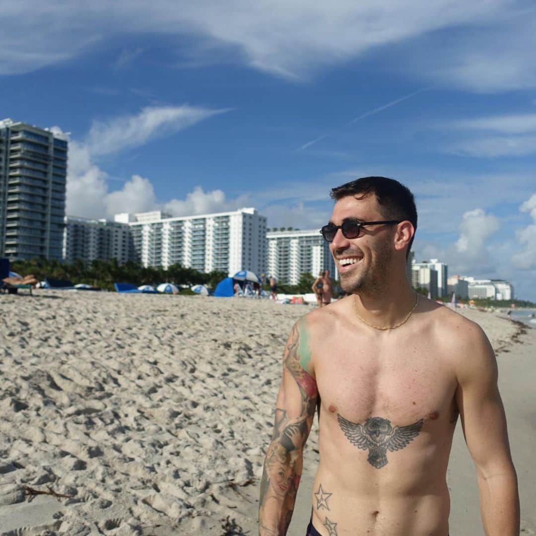 アレッシオ・ロマニョーリさんのインスタグラム写真 - (アレッシオ・ロマニョーリInstagram)「Miami vibes 🌴☀️」11月30日 1時30分 - alessio.romagnoli